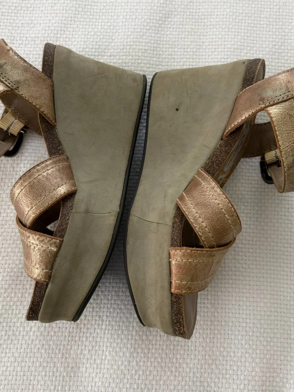 OTBT size 5.5 boho chunky metallic gold platform sandals
